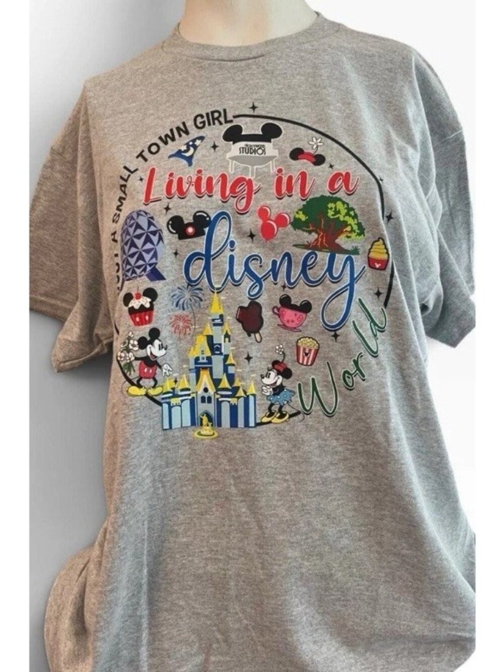 Ladies Medium T Shirt Girl Living in A Disney World Castle Mickey Mouse New